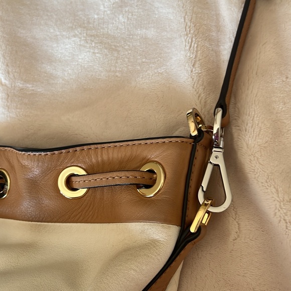 Michael Kors medium bucket bag - Picture 12 of 13